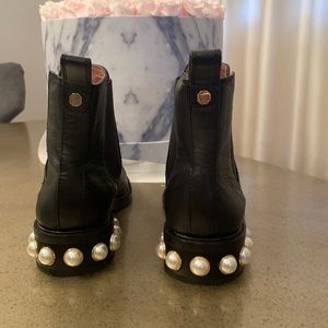 LOUISE ET CIE VINN FAUX PEARL BOOTIE size 38.5/8.5